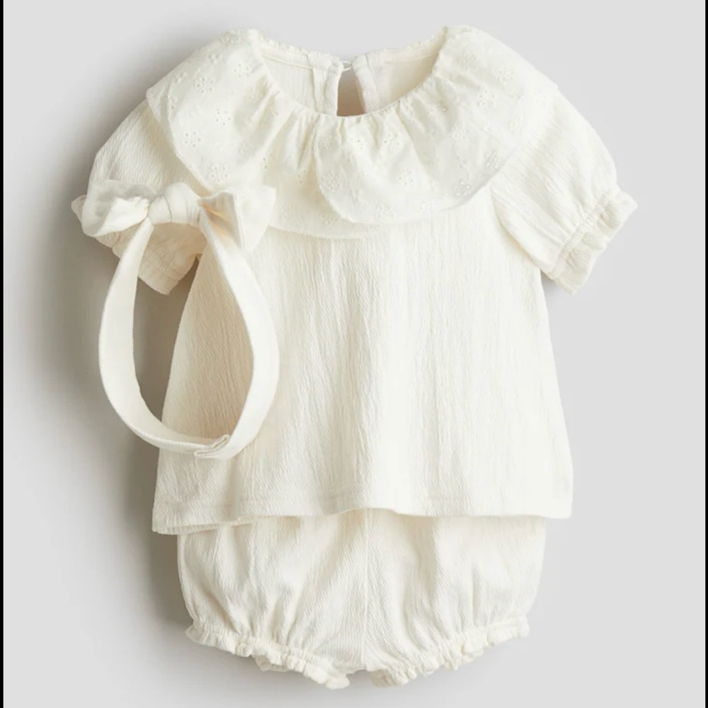 H&M Baby 3 Piece Crinkled Jersey Set in Cream